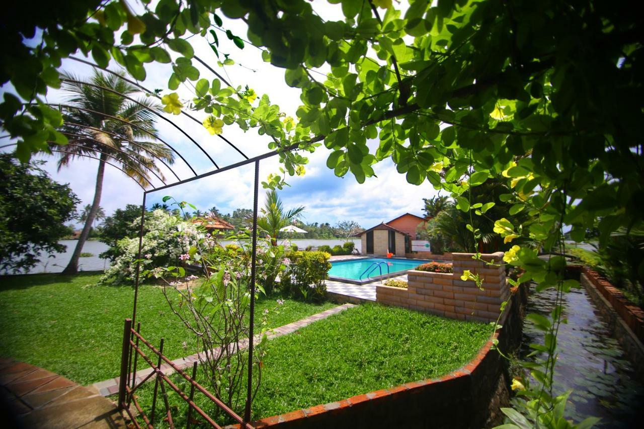 Green Palace Ayurveda Resort, Alleppey Alappuzha Buitenkant foto
