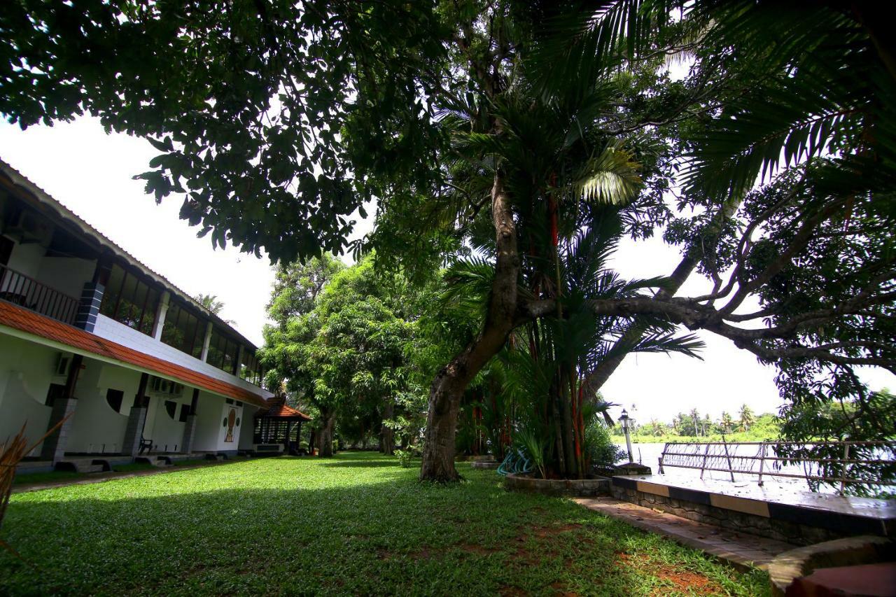 Green Palace Ayurveda Resort, Alleppey Alappuzha Buitenkant foto